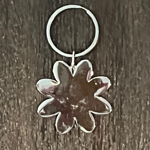 Daisy Key Ring - Picture 2 of 3